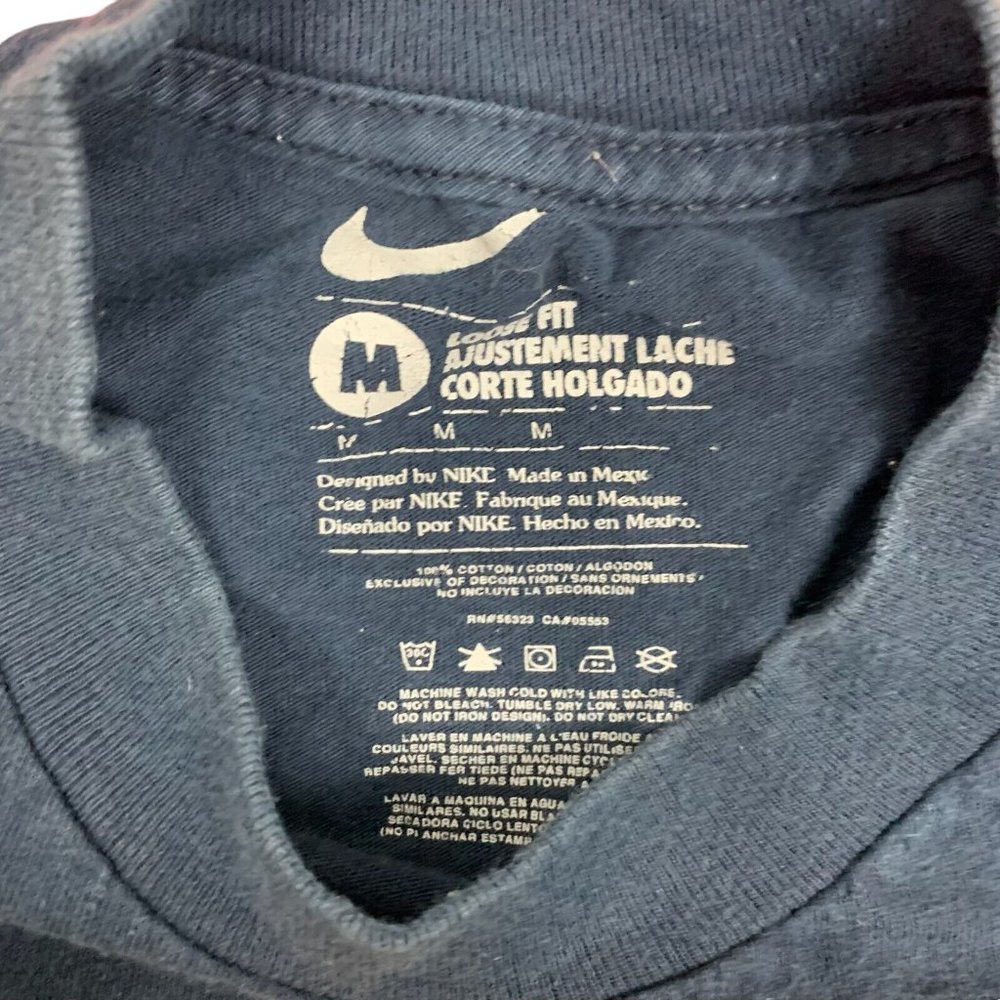 Vintage Nike Dark Blue Short Sleeved Graphic T-Shirt Size Mens Medium - Picture 3 of 3